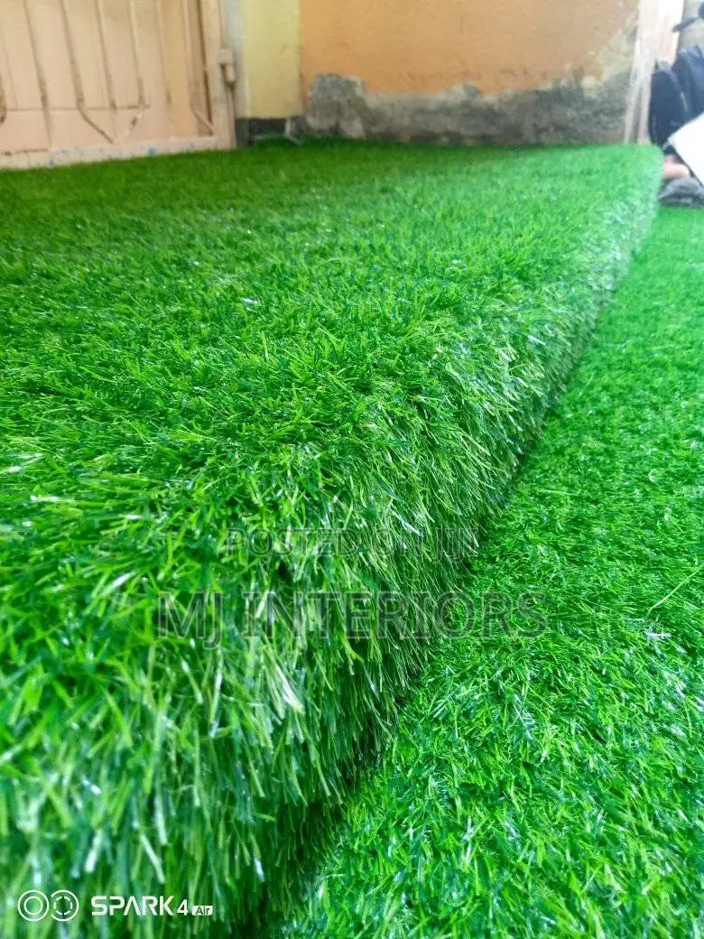 Artificial Lawn Mat for Creating Fresh Green Outdoor Spaces