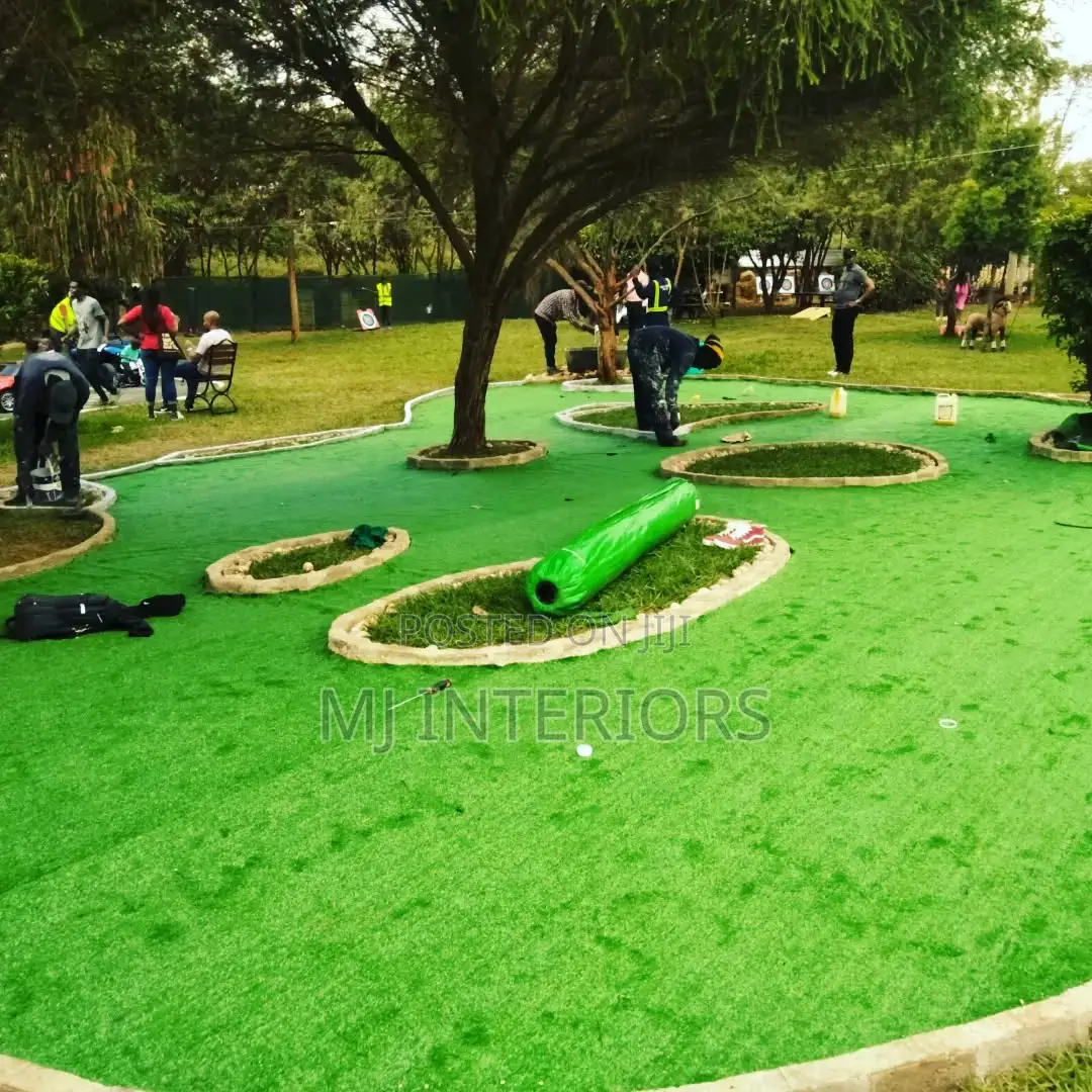 Green Artificial Lawn for Modern Landscaping and Property Makeovers