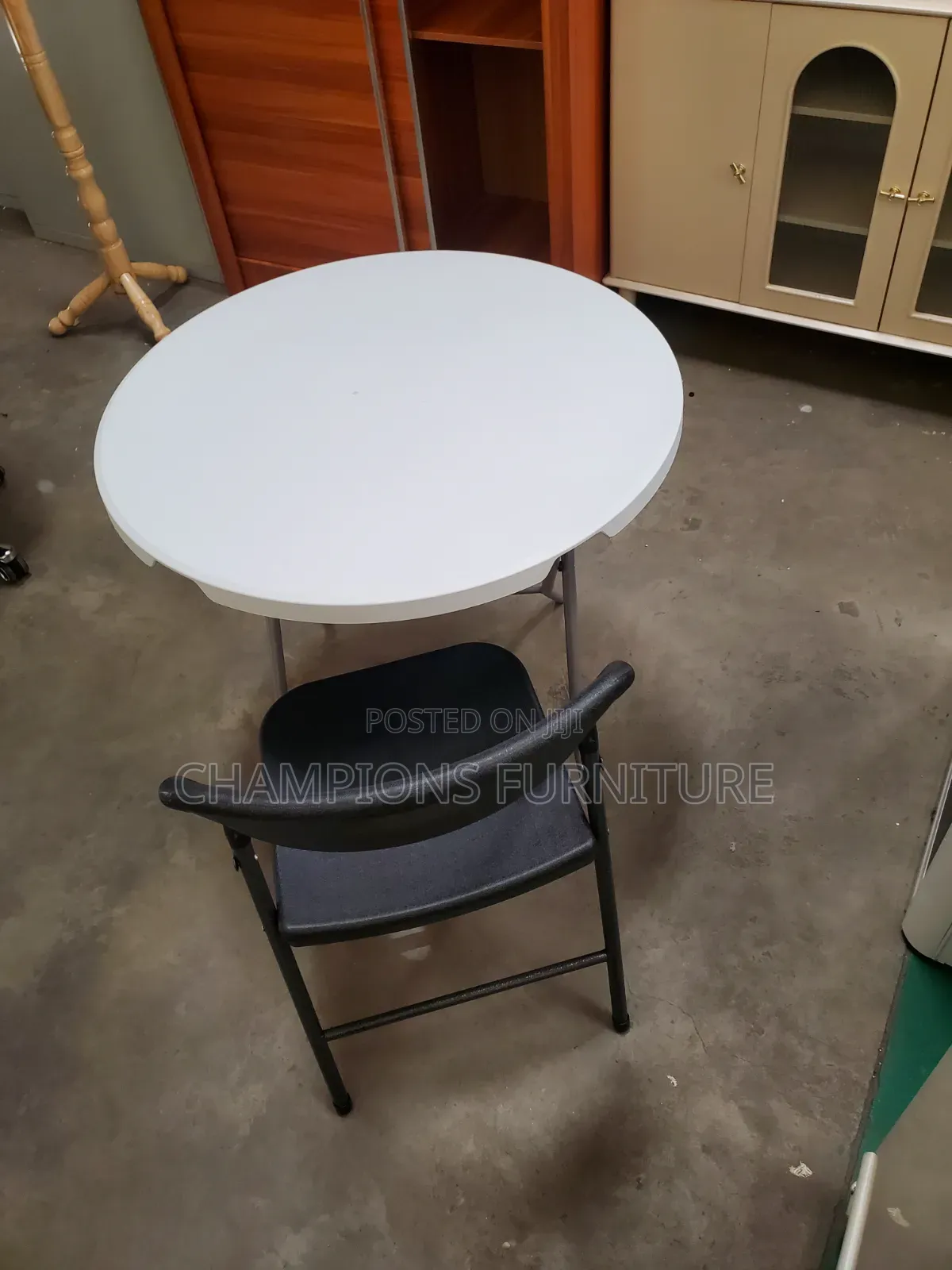 Round Folding Table and Chair