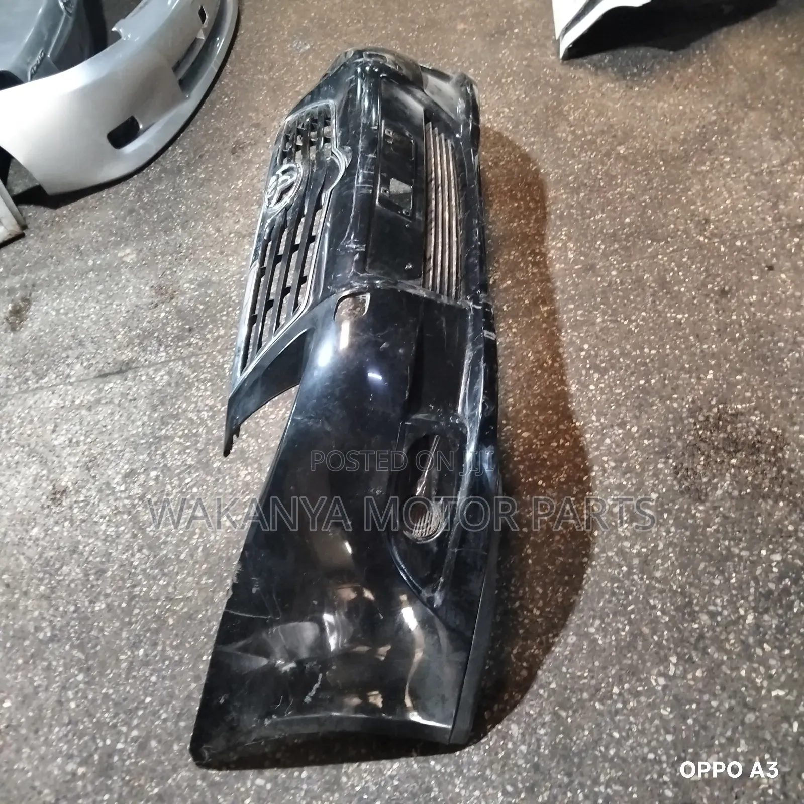 Toyota Avensis Front Bumper Complete, Model 2010 Ex Japan