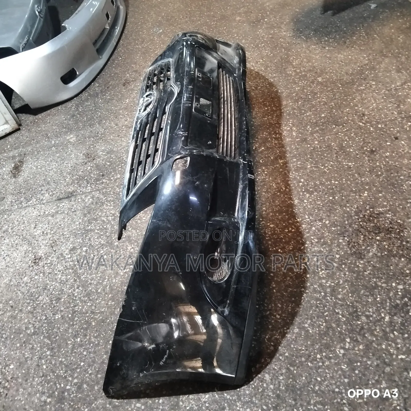 Toyota Avensis Front Bumper Complete, Model 2010 Ex Japan