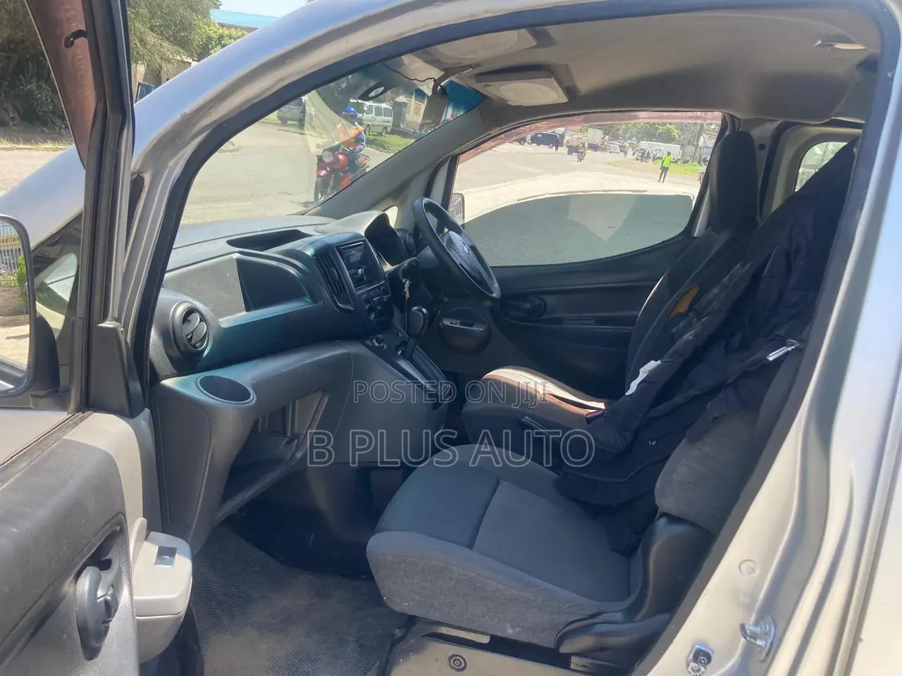 Nissan NV200 2011 Silver