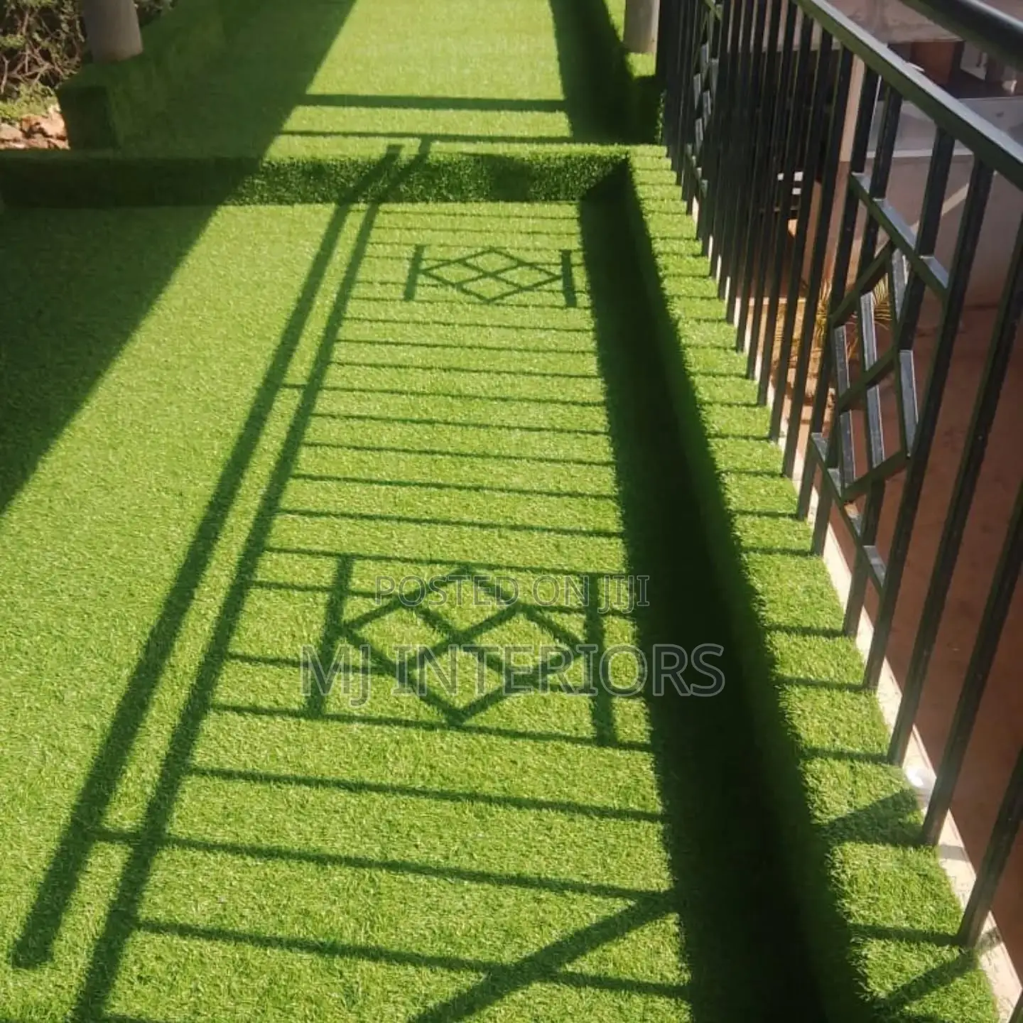 Synthetic Green Turf for Attractive Gardens and Modern Compounds