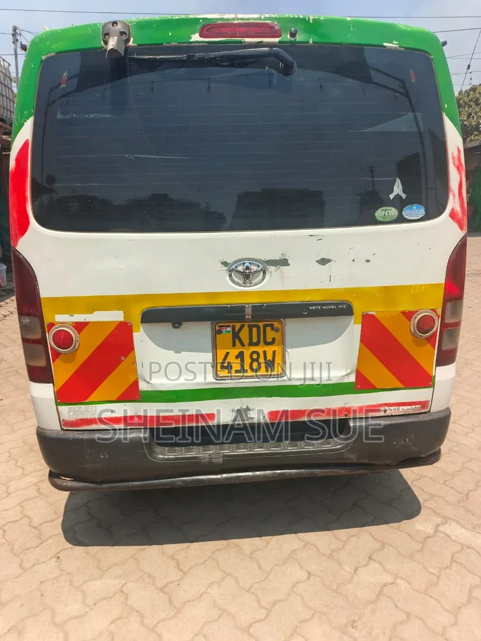 Toyota HiAce 2013 Yellow