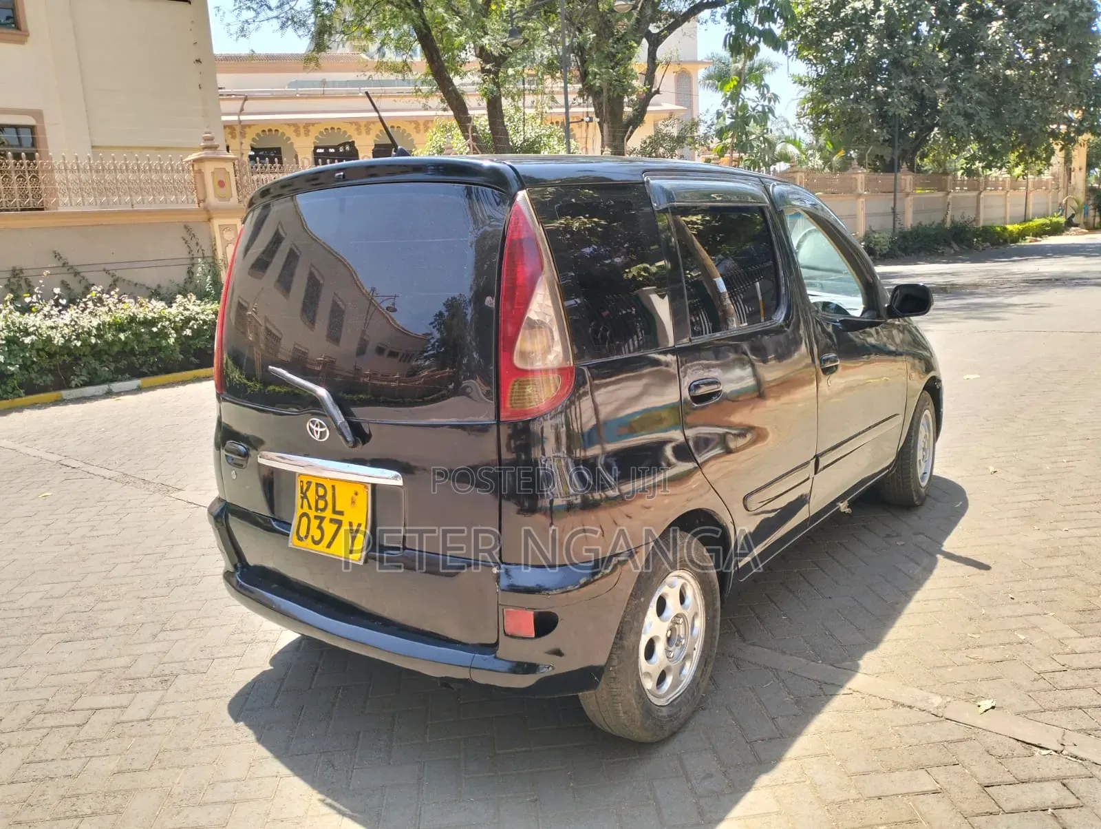 Toyota Fun Cargo 2004 Black