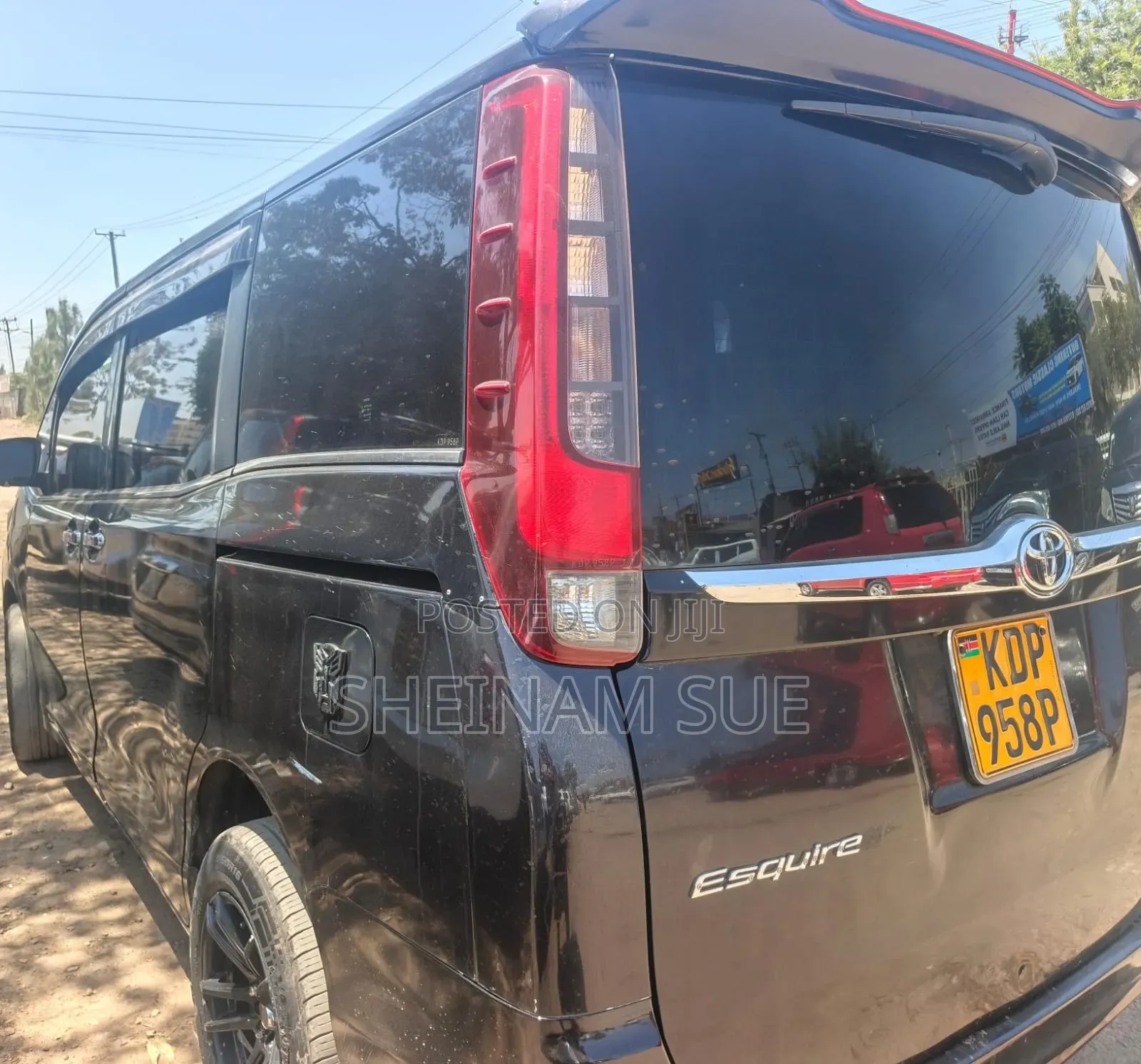 Toyota Esquire 2016 Maroon