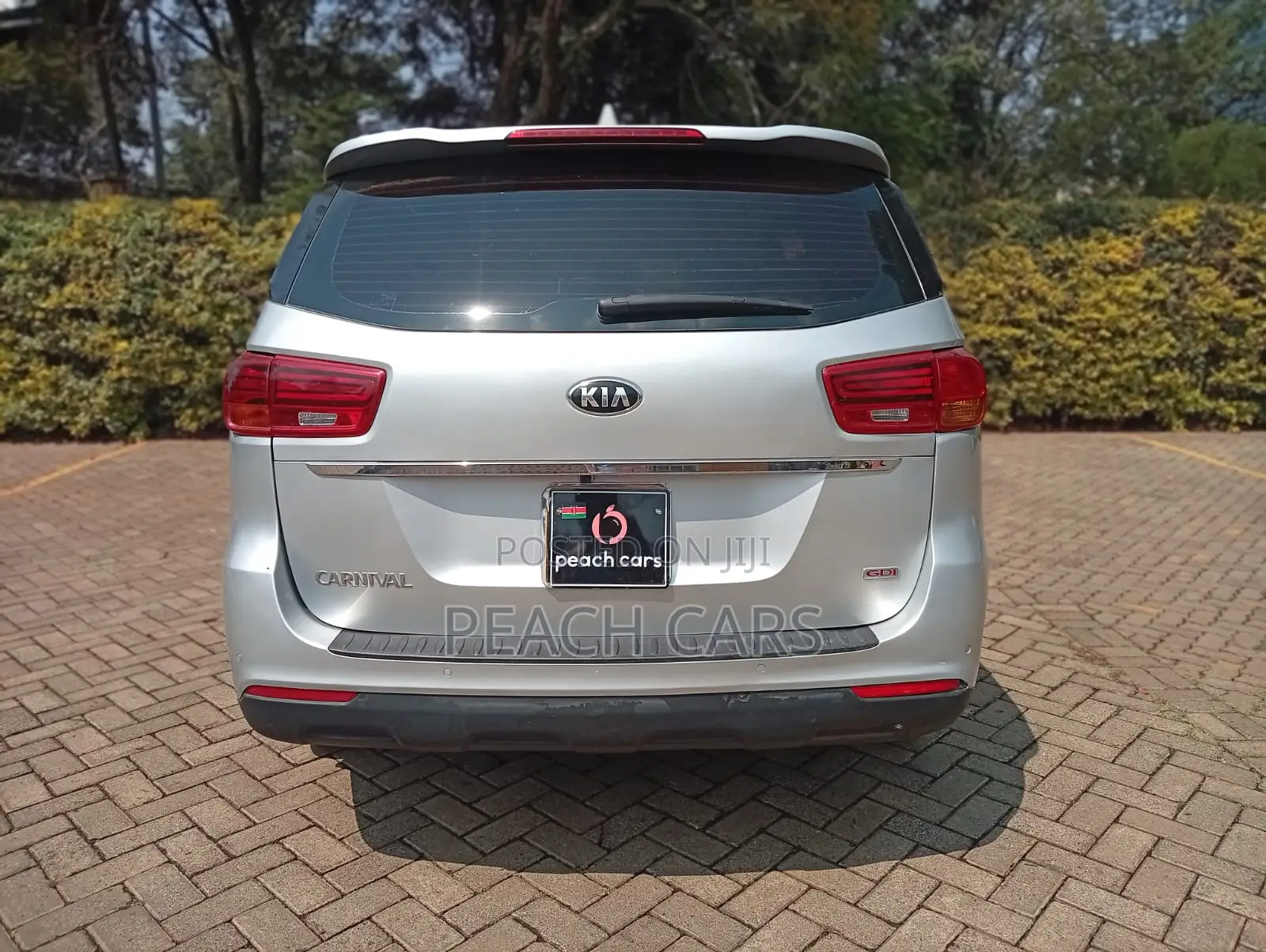 Kia Carnival 2019 Silver