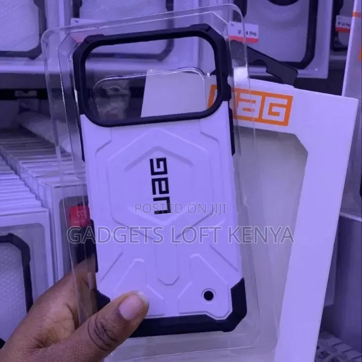 iPhone 17 ProMax UAG White Case