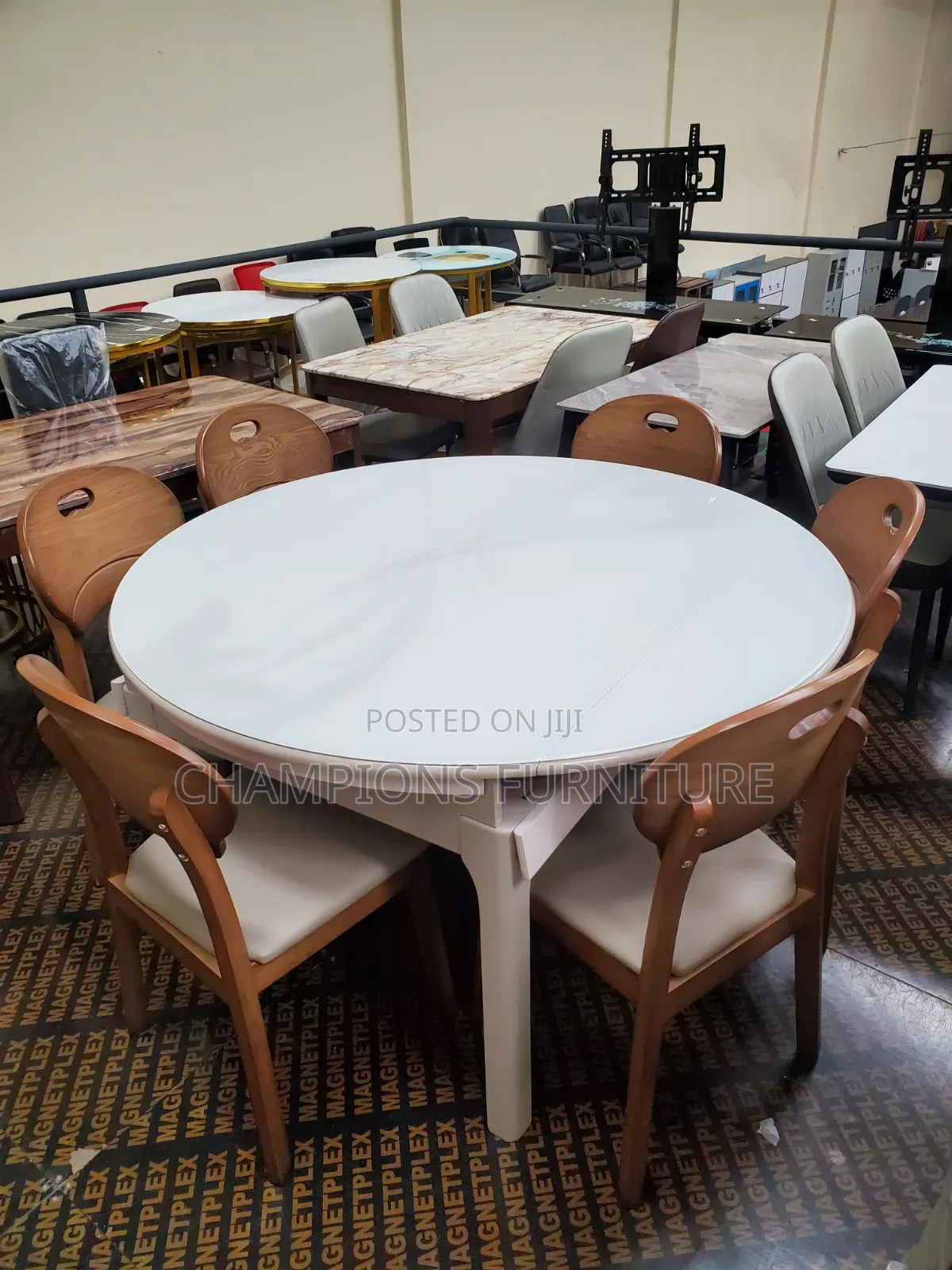 Modern Retractable 6-Seater Dining Table Set