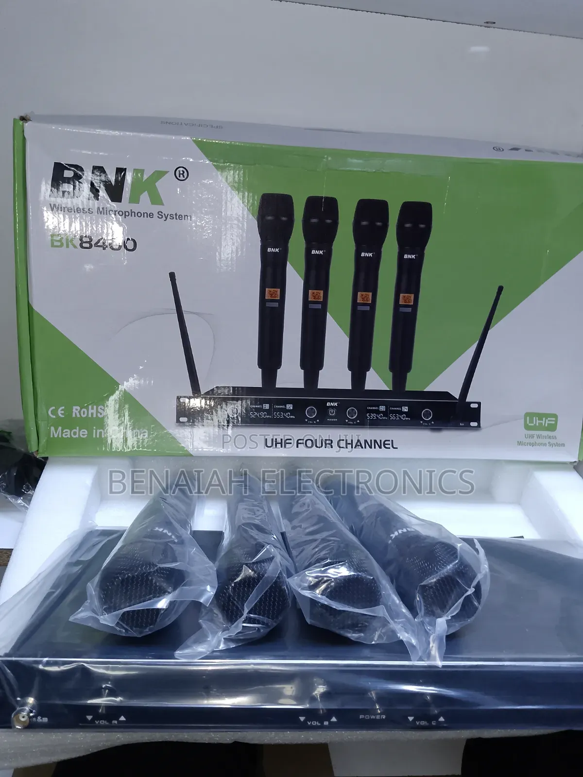 BNK MICROPHONE Four Channel Professional Wireless Microphone Wireless