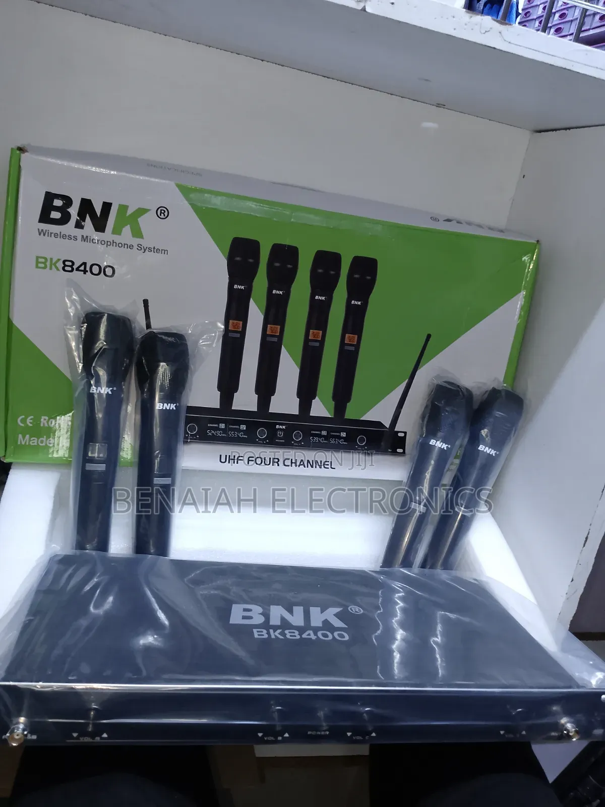 BNK Professional Microphone, Four Handheld Microphones, Four Channels