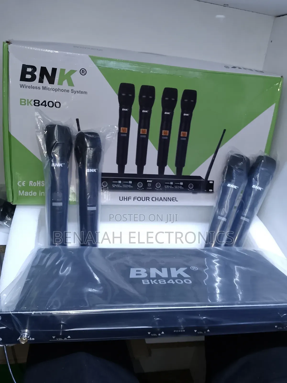 BNK Professional Wireless Microphone, Four Handheld Microphones