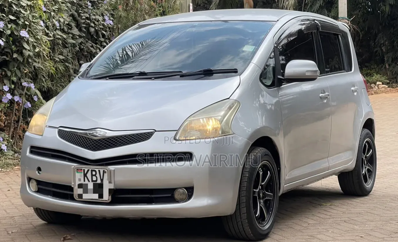Toyota Ractis 2006 Silver