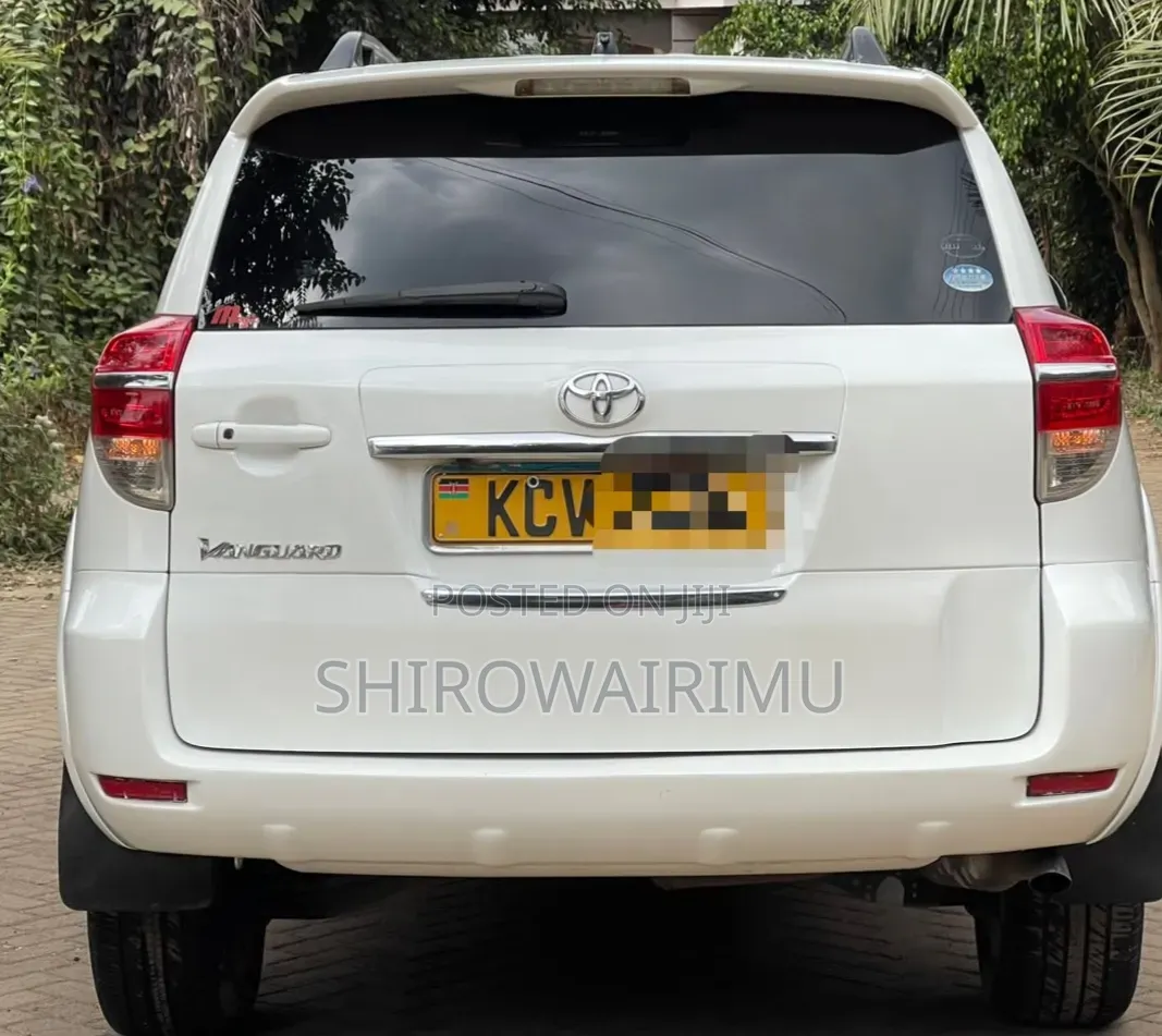 Toyota Vanguard 2012 White