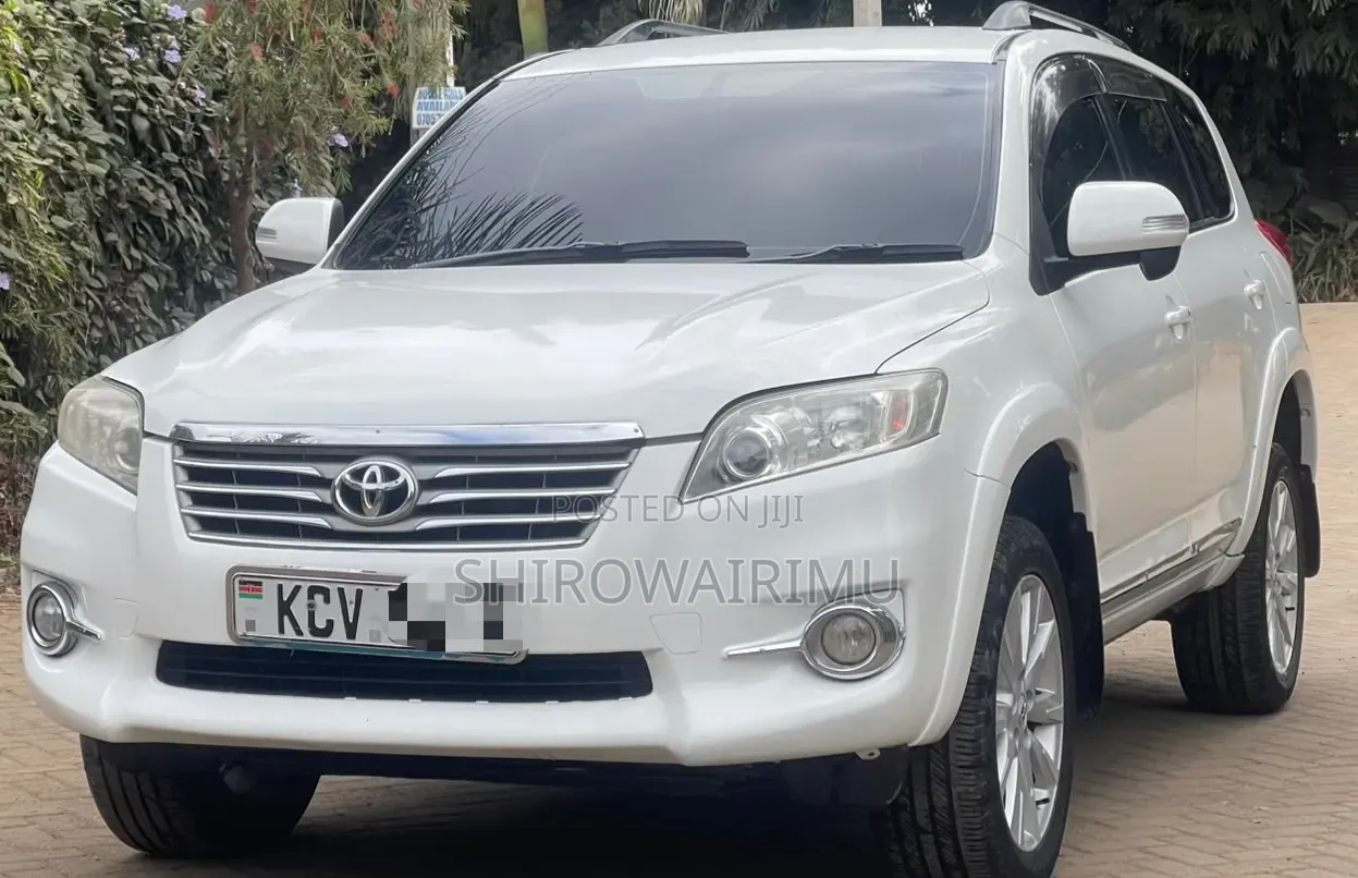 Toyota Vanguard 2012 White