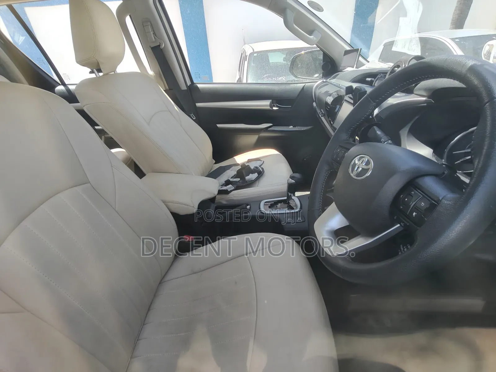 Toyota Hilux 2020 White