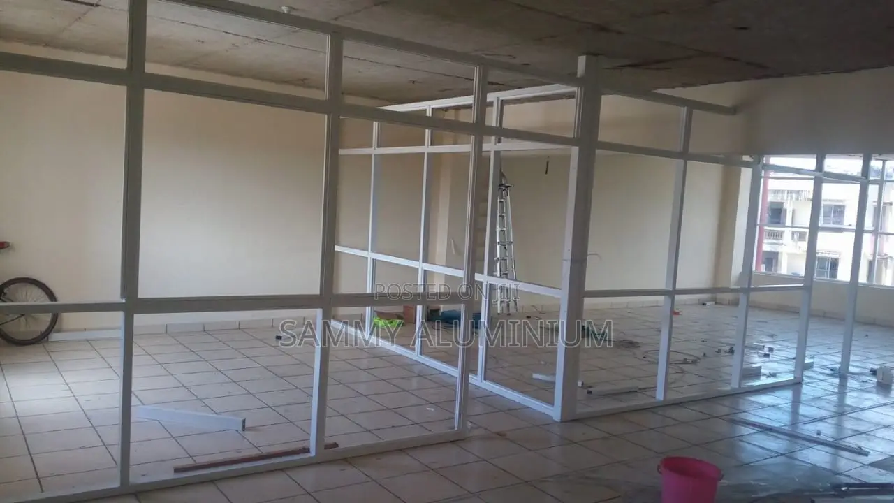 Smart Office Partitions With Aluminium Works