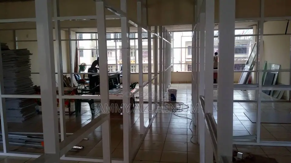 Smart Office Partitions With Aluminium Works