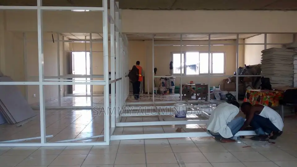 Smart Office Partitions With Aluminium Works
