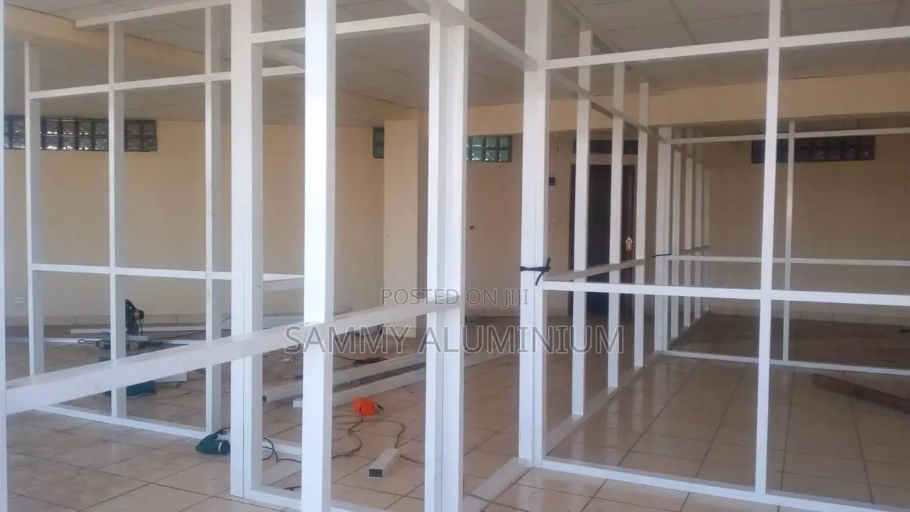 Smart Office Partitions With Aluminium Works