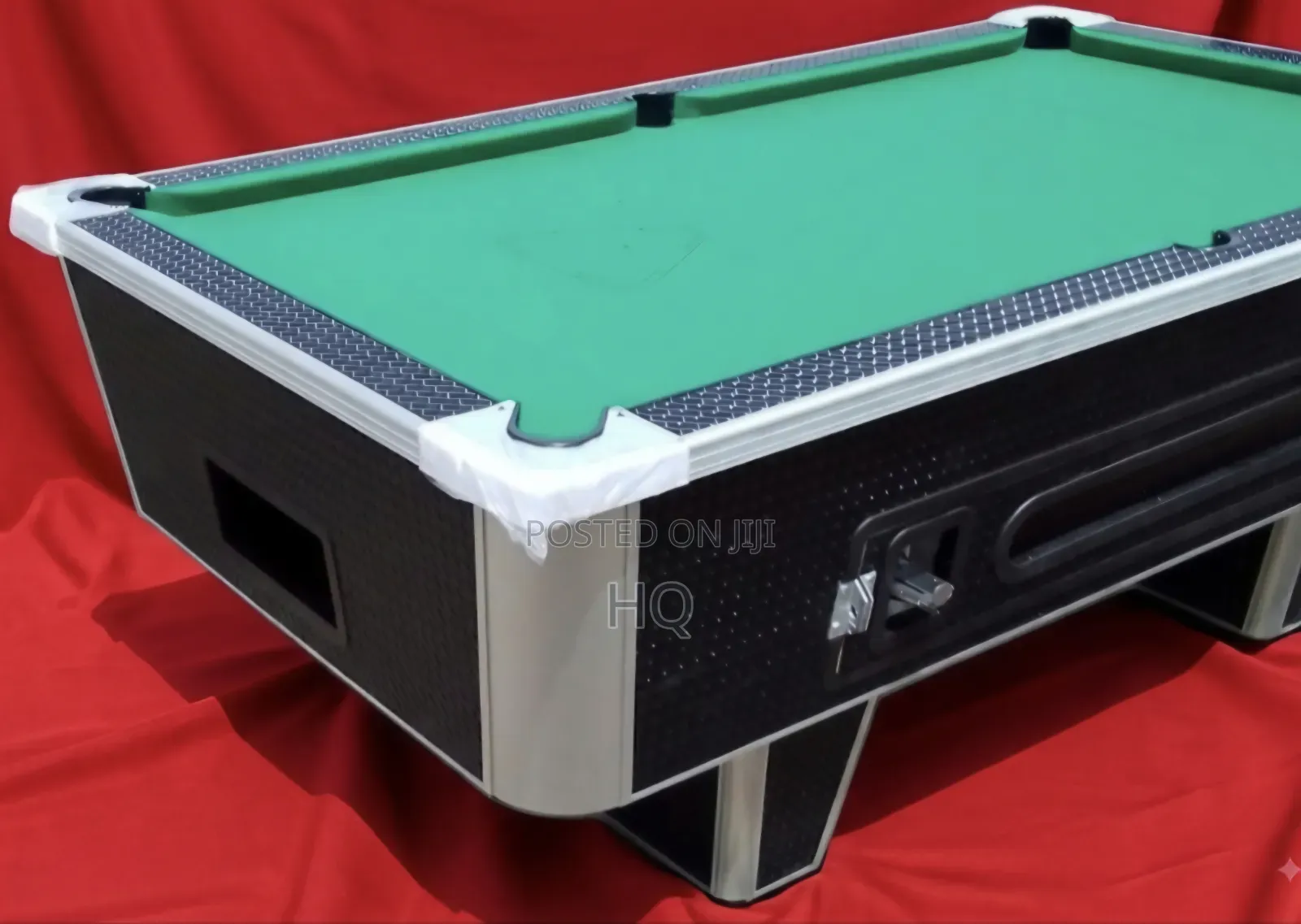 Get This New Pool Table Set With the Combination of Quality Materials