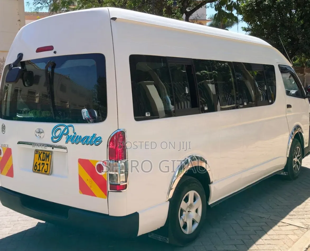 Toyota HiAce 2017 White