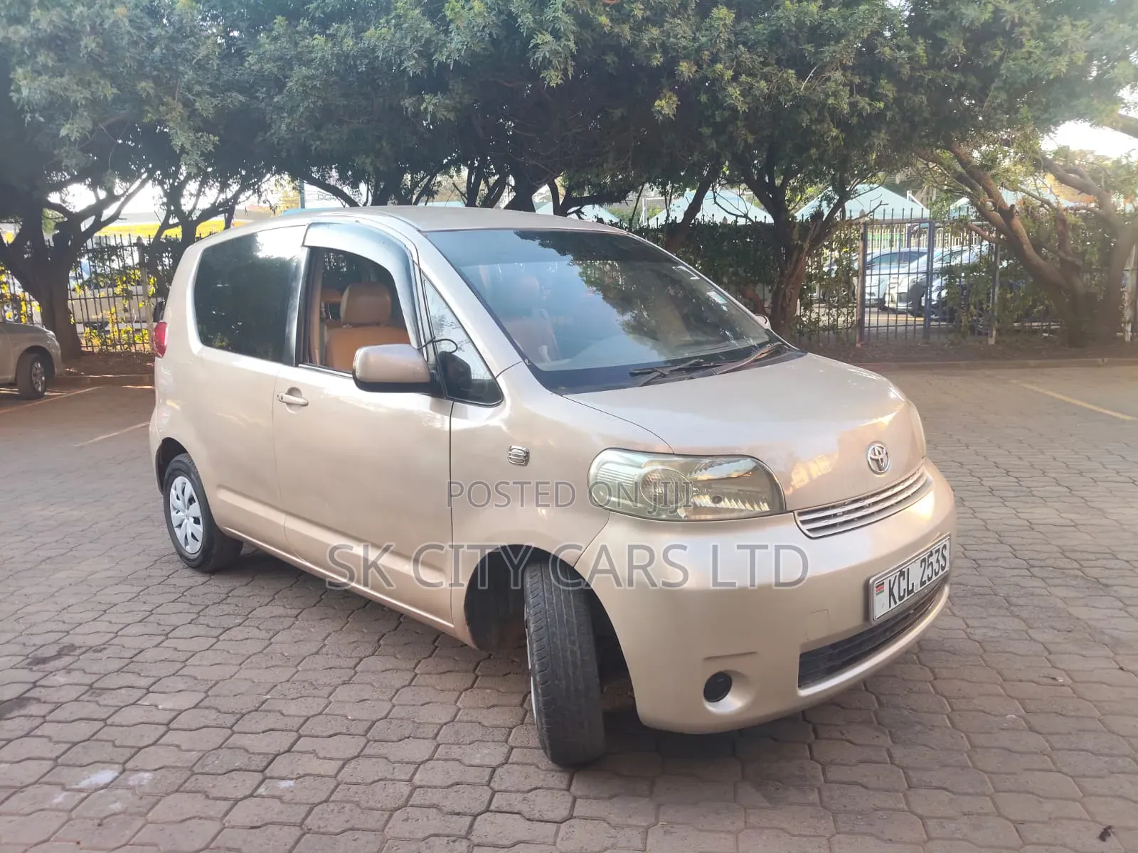 Toyota Porte 2009 Beige