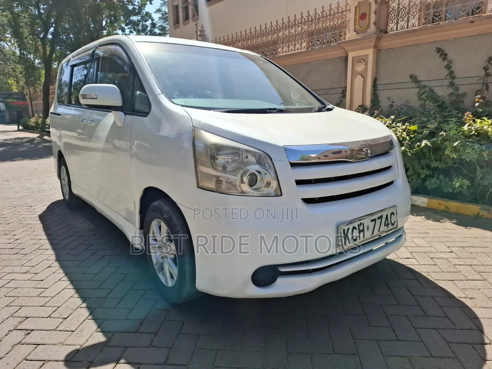 Toyota Noah 2009 White