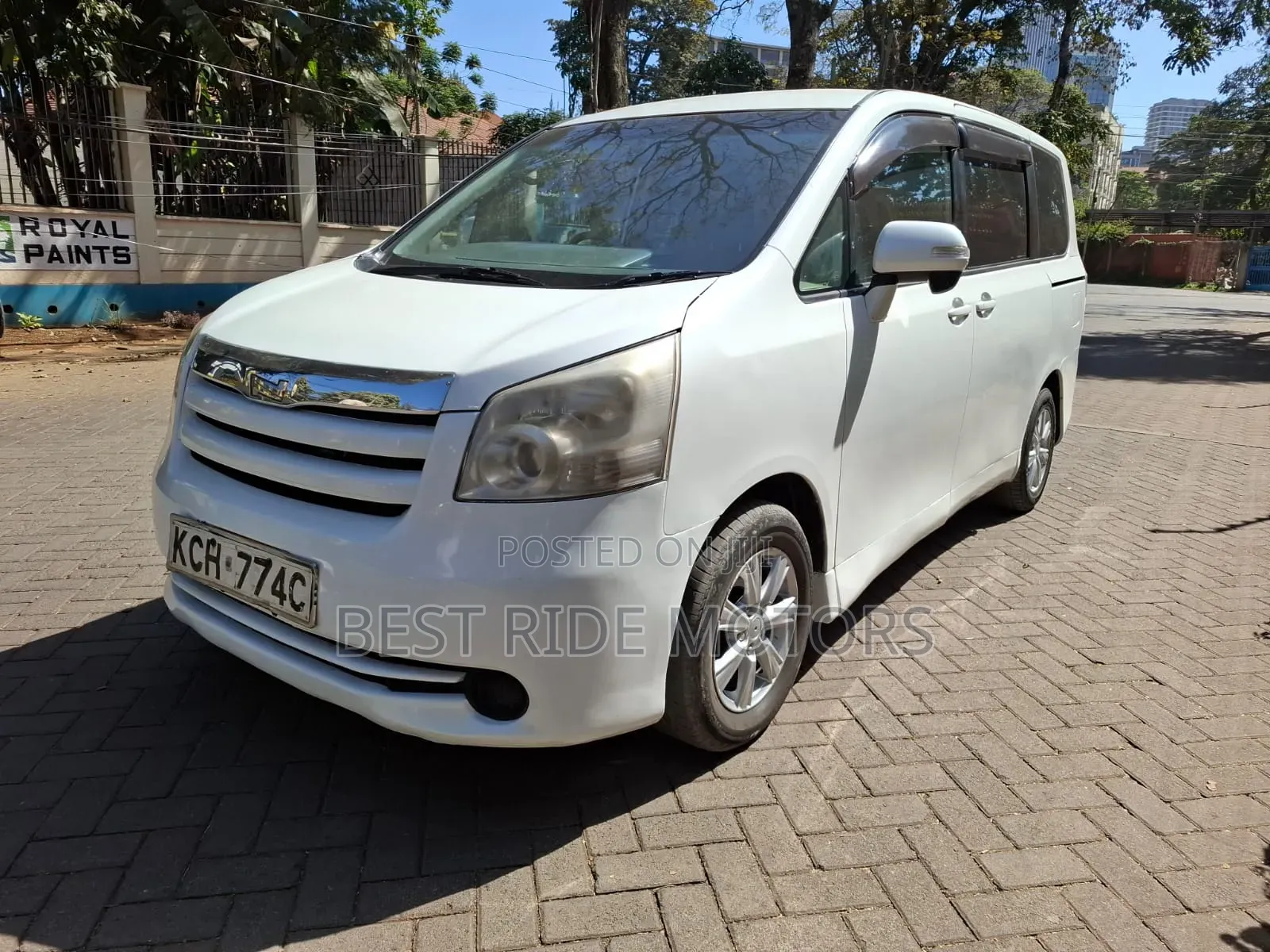 Toyota Noah 2009 White