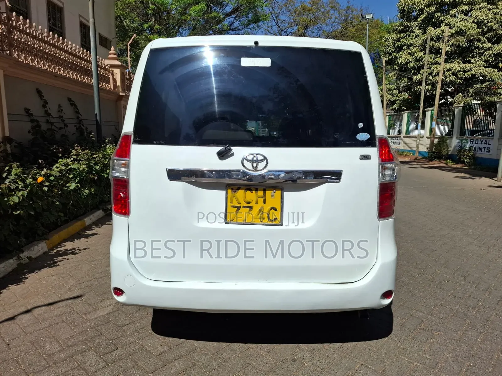 Toyota Noah 2009 White