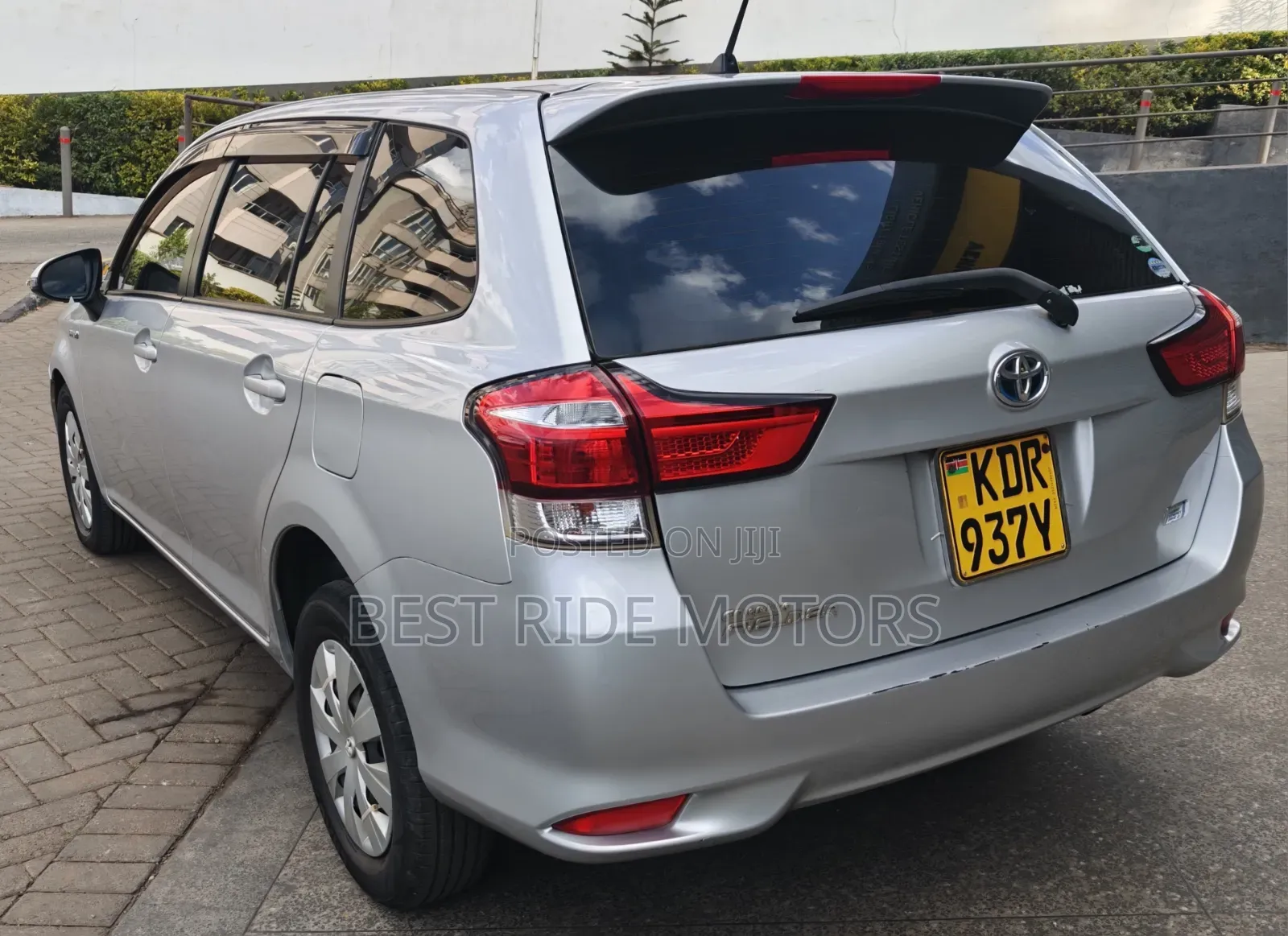 Toyota Corolla Fielder 1.5 Hybrid FWD 2017 Silver