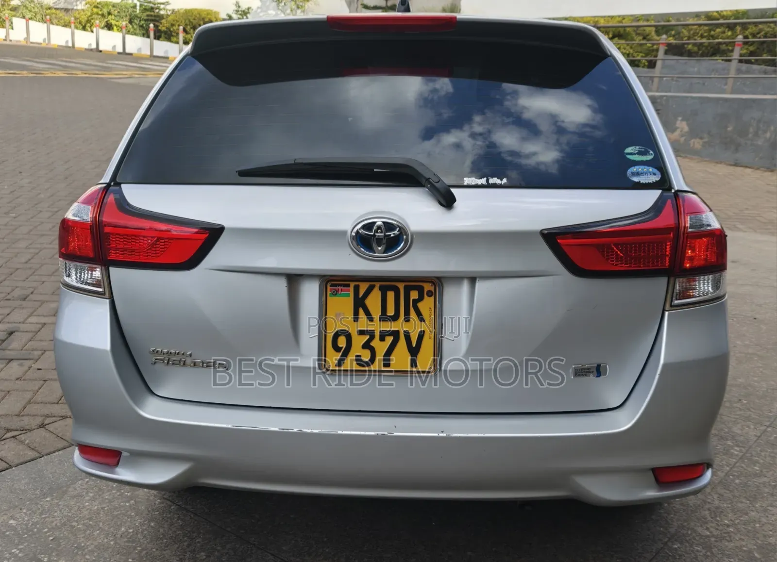 Toyota Corolla Fielder 1.5 Hybrid FWD 2017 Silver