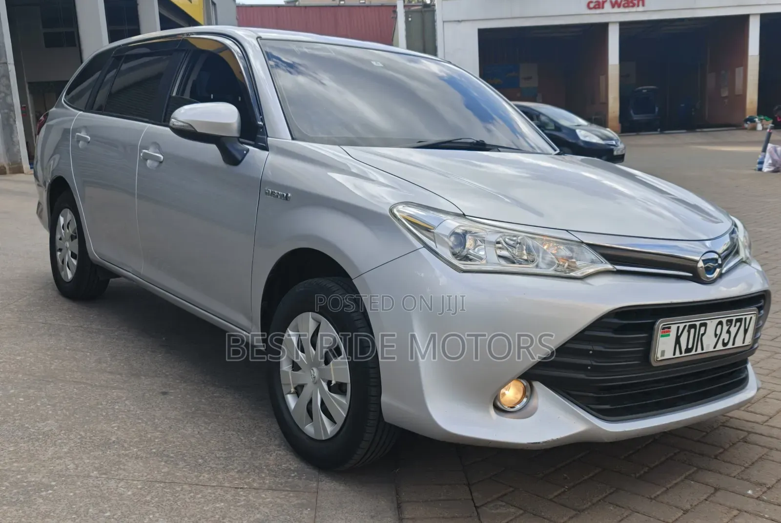 Toyota Corolla Fielder 1.5 Hybrid FWD 2017 Silver