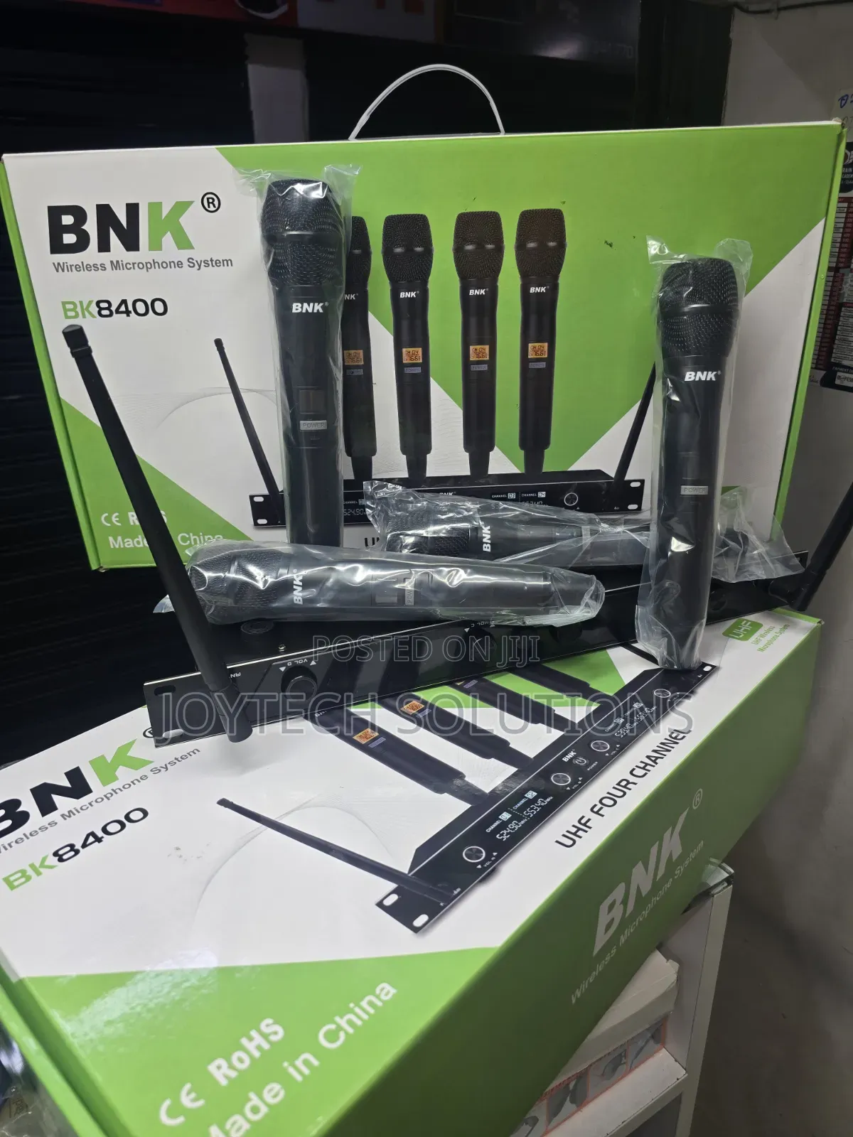 BNK BK8400 UHF Wireless Microphone 4 Channel Set