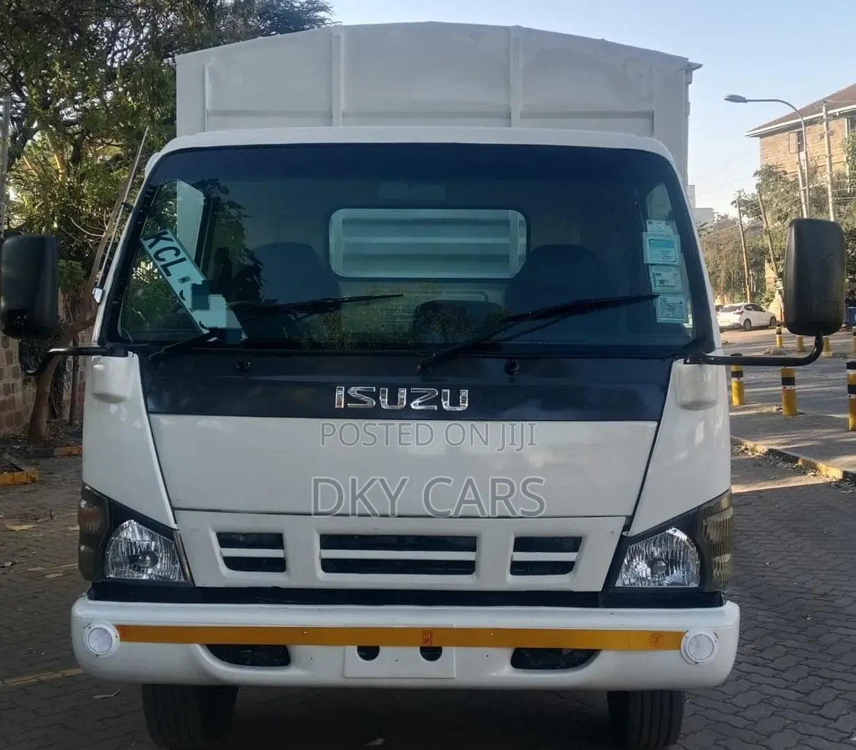 Isuzu NPR 2016 White