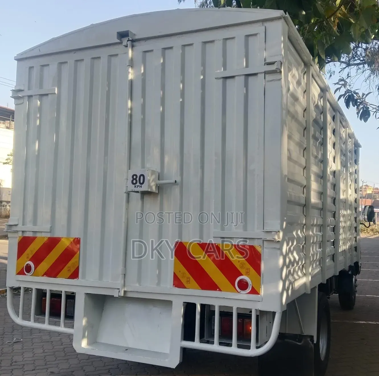 Isuzu NPR 2016 White