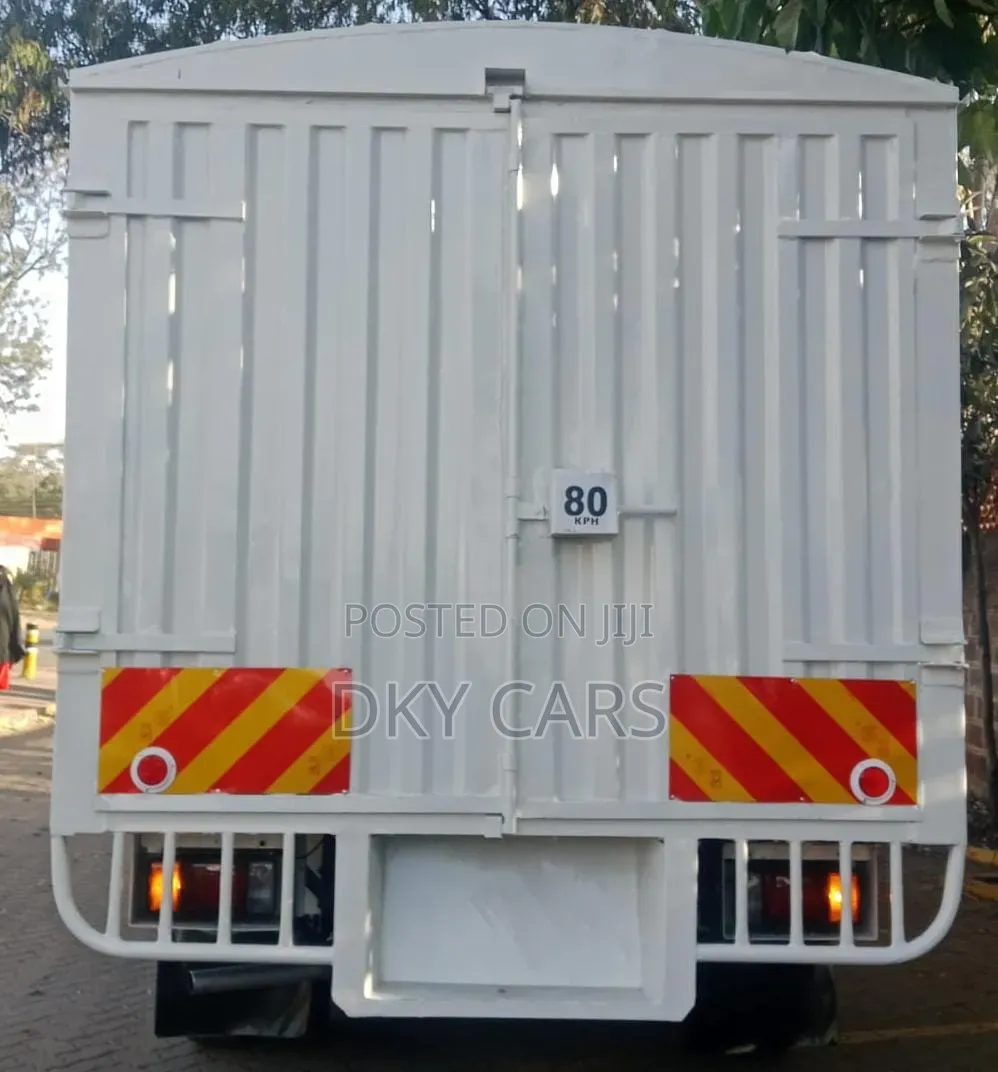 Isuzu NPR 2016 White
