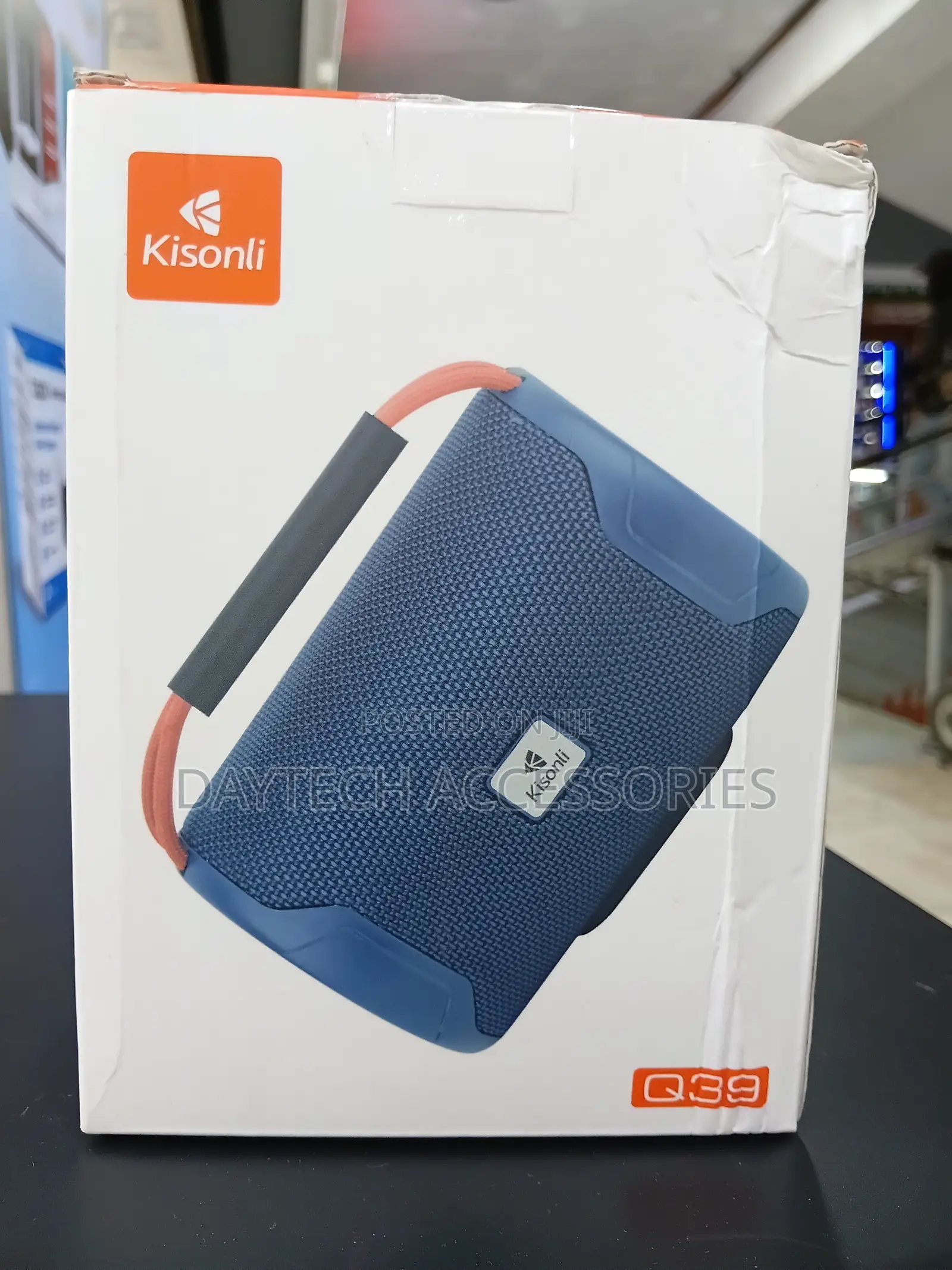 The Kisonli Q39 Portable Wireless Bluetooth Speaker 8W Output.
