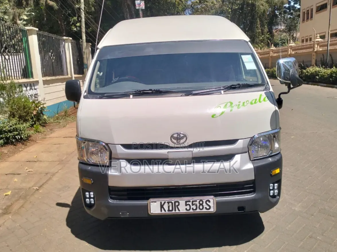 Toyota HiAce 2019 White