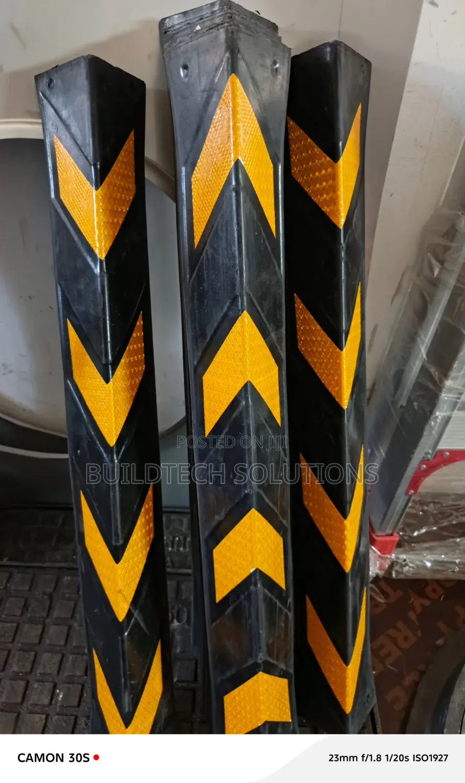 Parking Corner Rubber Guard for Sale.