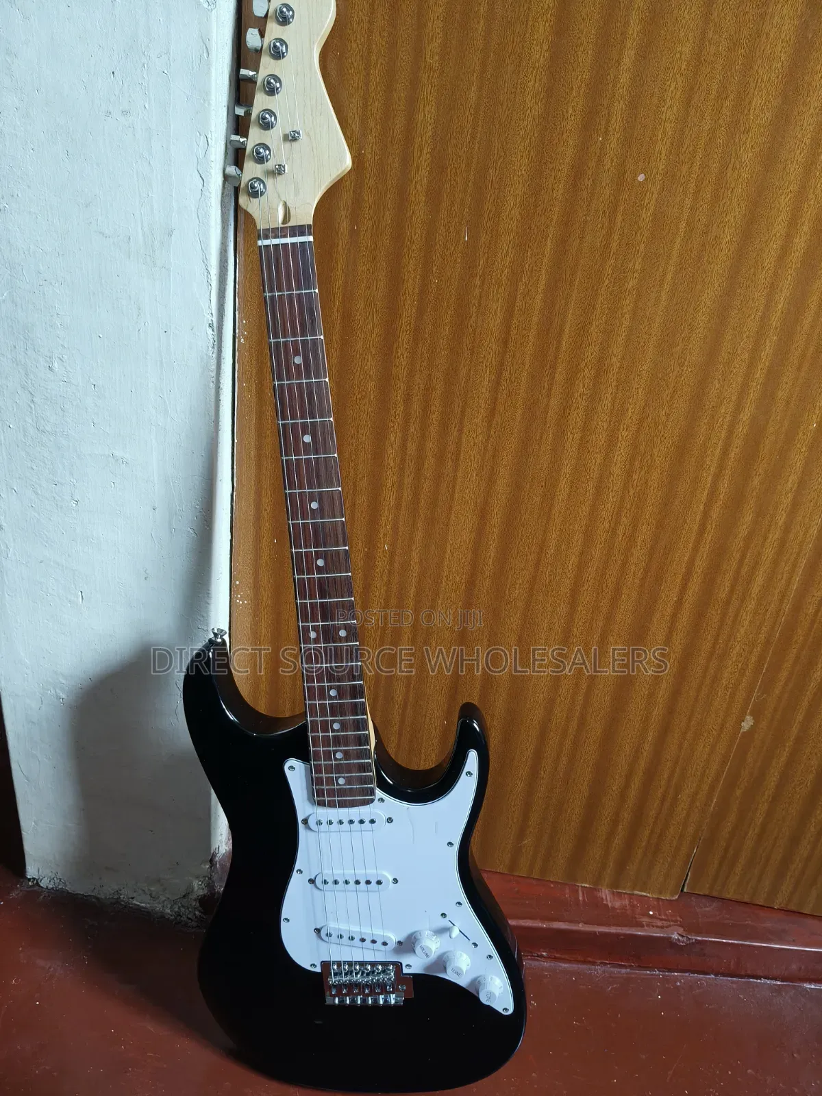 Black Electric Guitar – Professional Stylish