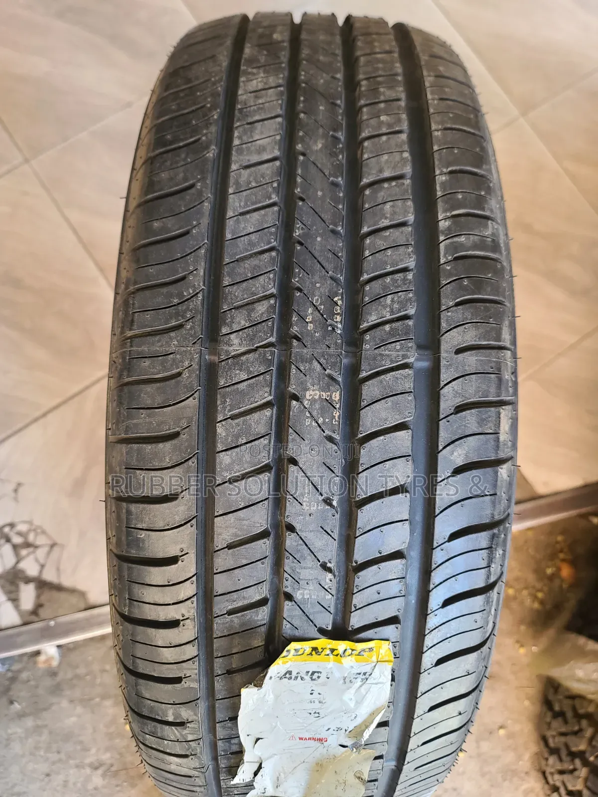 225 /55 R19 Dunlop Tyres 99v Grandtrek Pt5 Made in Japan