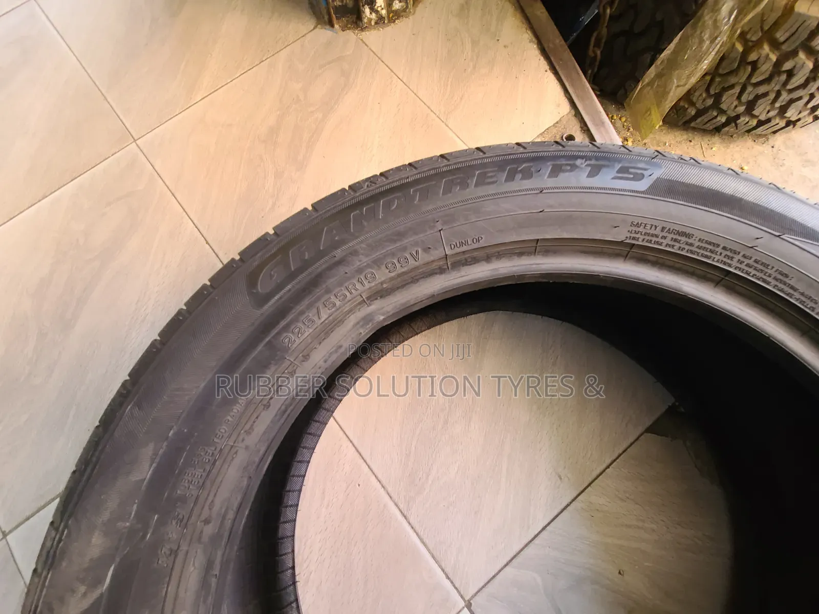 225 /55 R19 Dunlop Tyres 99v Grandtrek Pt5 Made in Japan