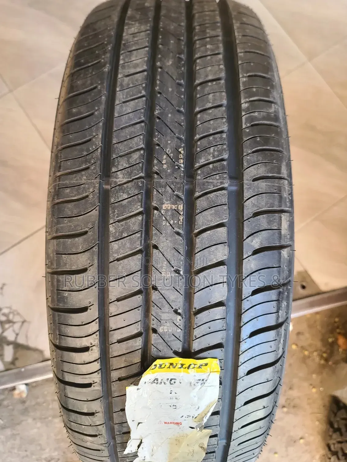 225 /55 R19 Dunlop Tyres 99v Grandtrek Pt5 Made in Japan