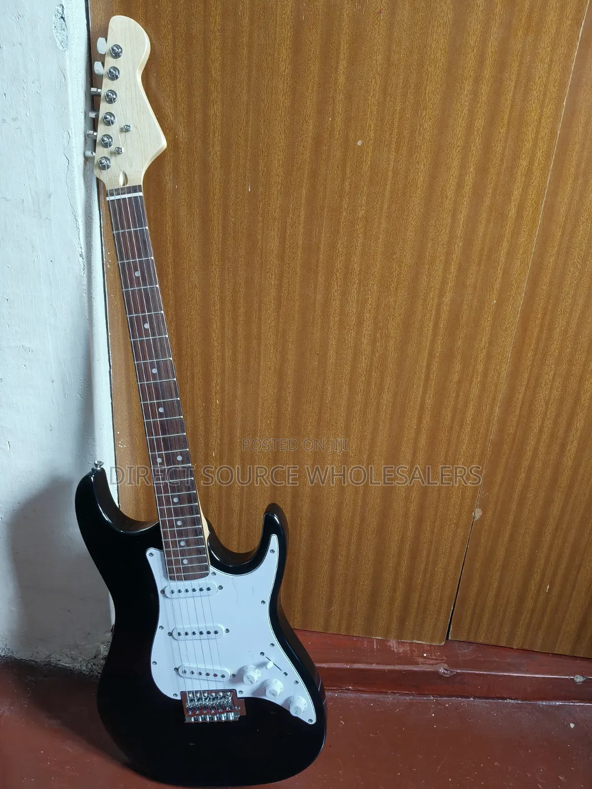 Professional Electric Guitar – Black Finish