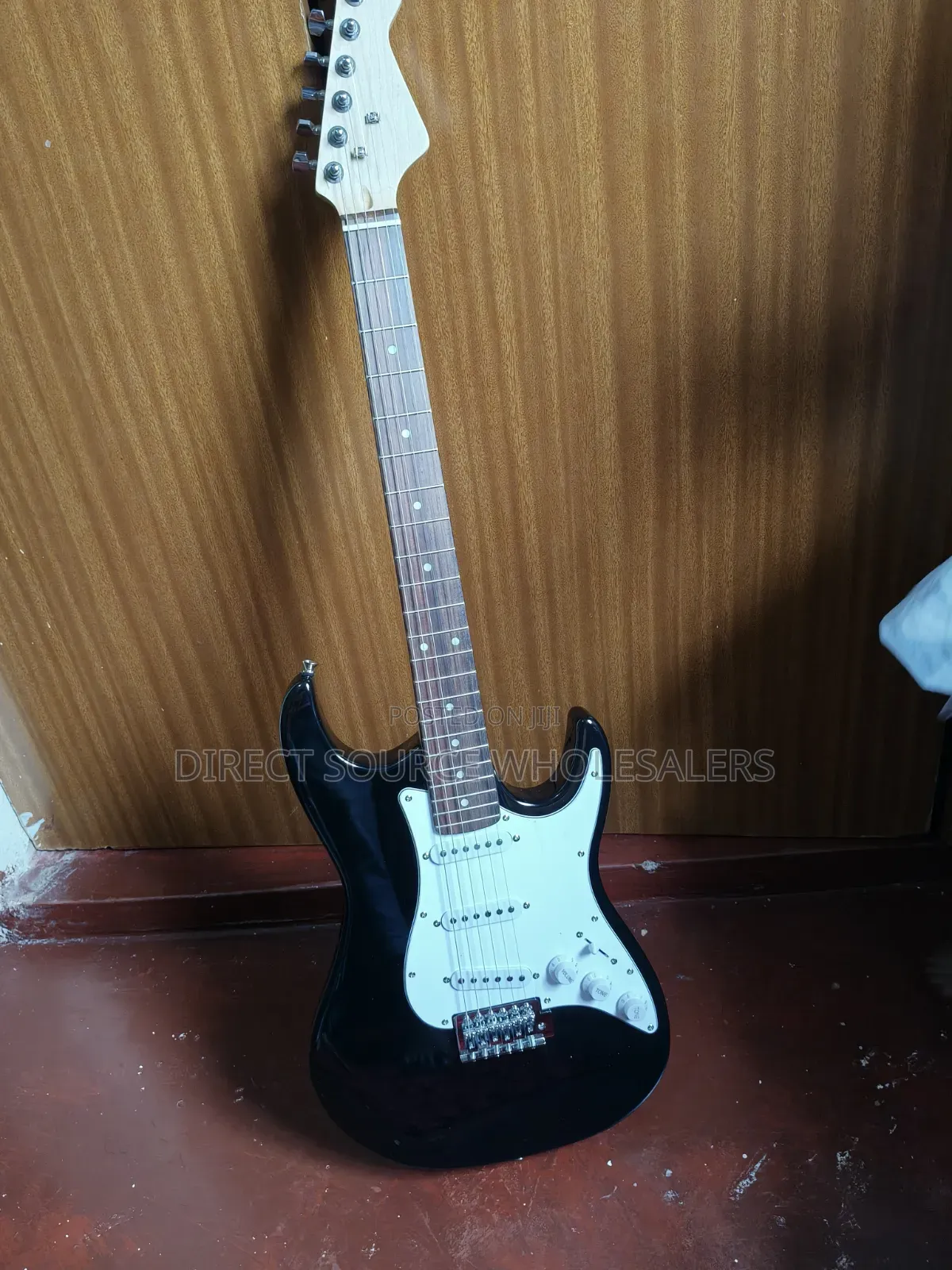 Quality Black Electric Guitar – Ready to Play
Stylish Black