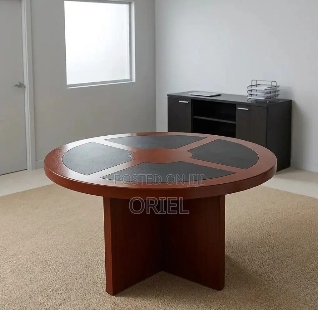 Boardroom Table : Round Meeting 4-Seater Conference Table
