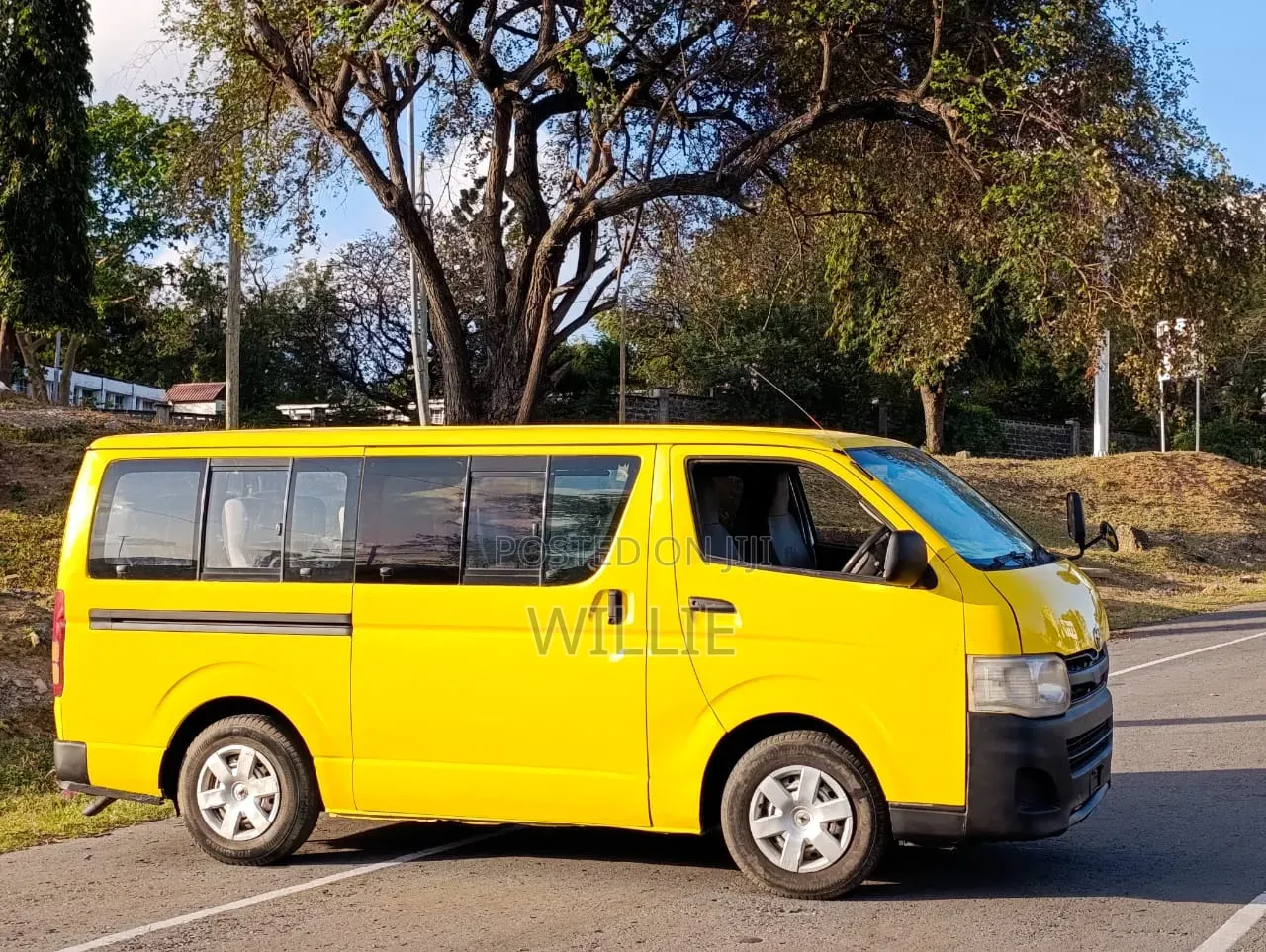 Toyota HiAce 2014 Yellow