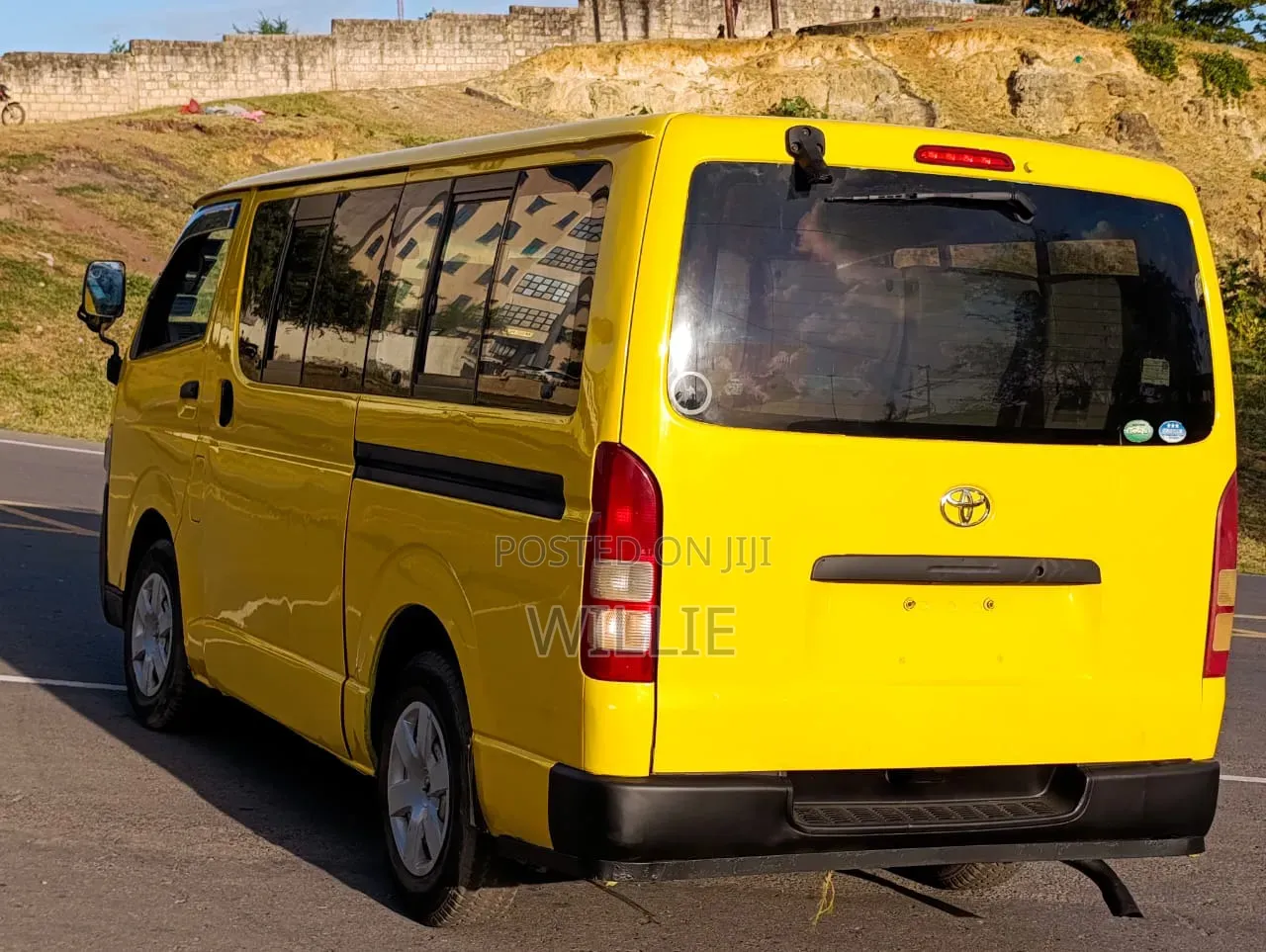 Toyota HiAce 2014 Yellow
