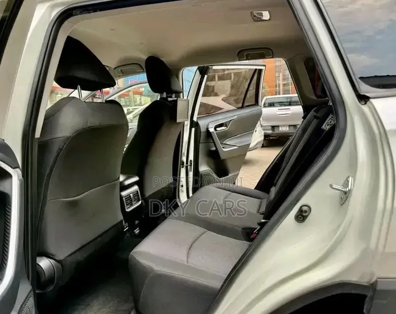 Toyota RAV4 2019 White